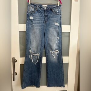 Risen-Raw Hem Distressed Straight Women’s Jeans Size 15/32. Length 31”